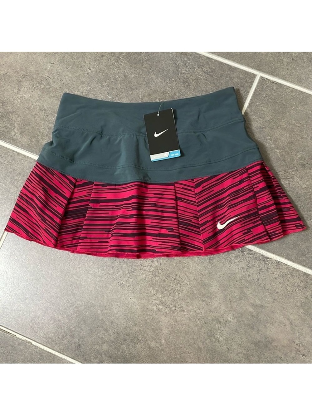 Nike krilo Victory Printed Pleated Skirt size XS